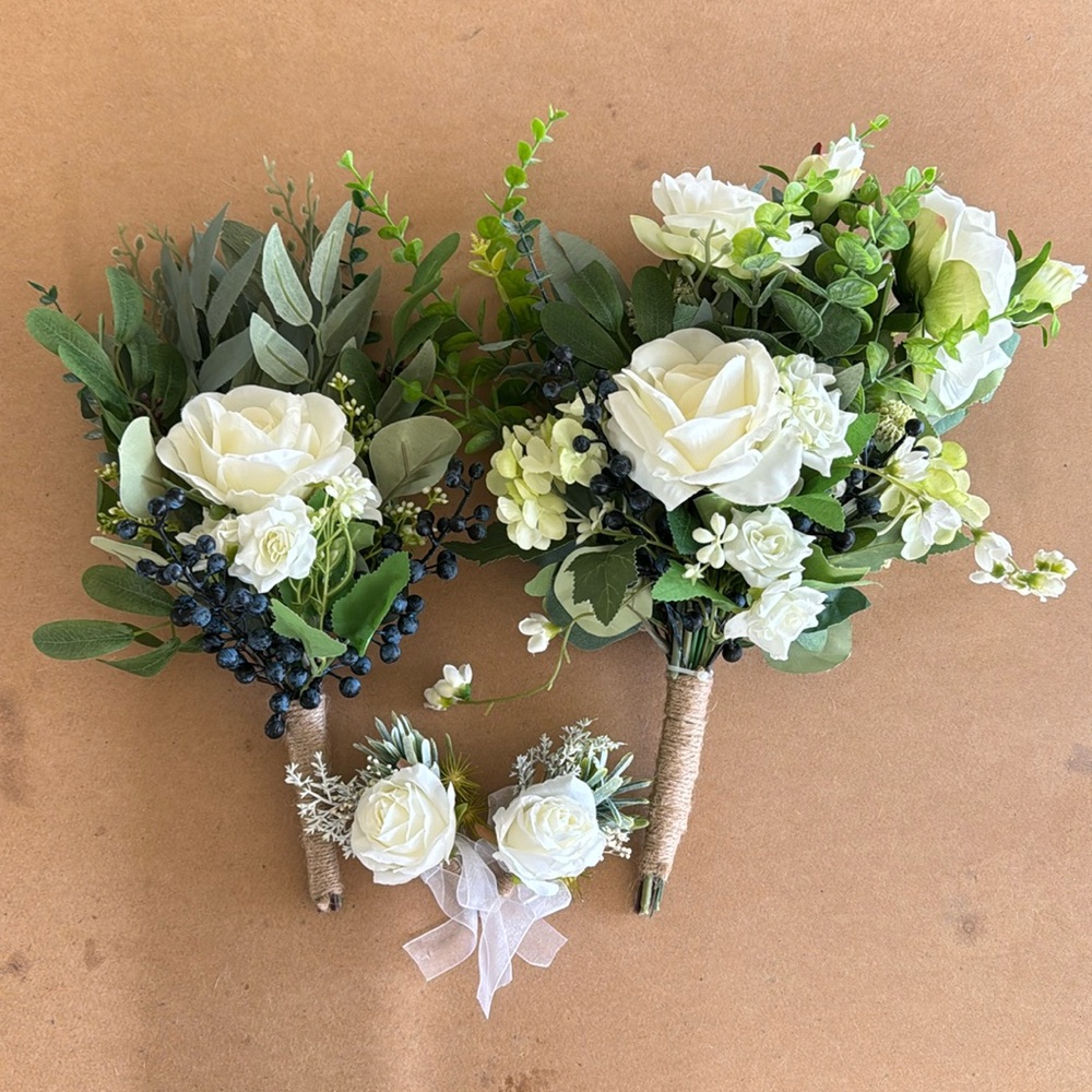 Beautiful bride’s bouquet, maid of honor bouquet, groom’s/ best man boutonnières